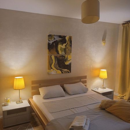 Sunflower Apartment Near Kiev Airport & Railway Station & Center City! Exterior photo