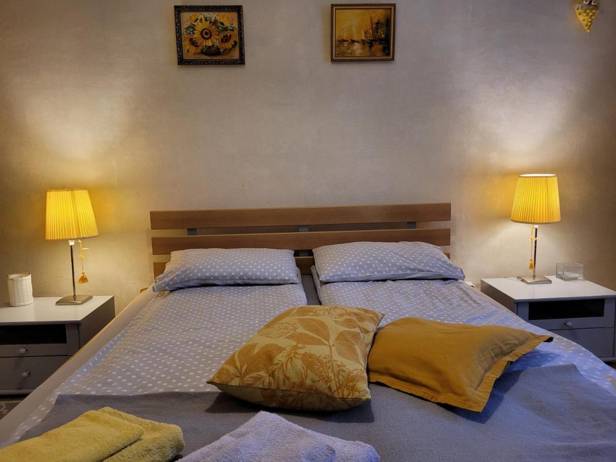 Sunflower Apartment Near Kiev Airport & Railway Station & Center City! Exterior photo