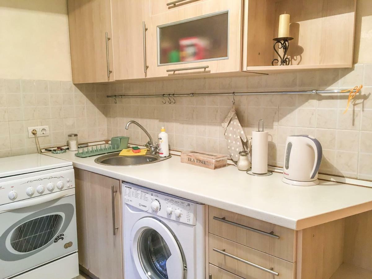 Sunflower Apartment Near Kiev Airport & Railway Station & Center City! Exterior photo